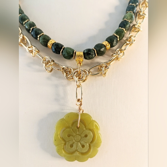 Natural Green Jade In Two Strand Gold Plated Barbed Knot Necklace With Pendant - Picture 3 of 10